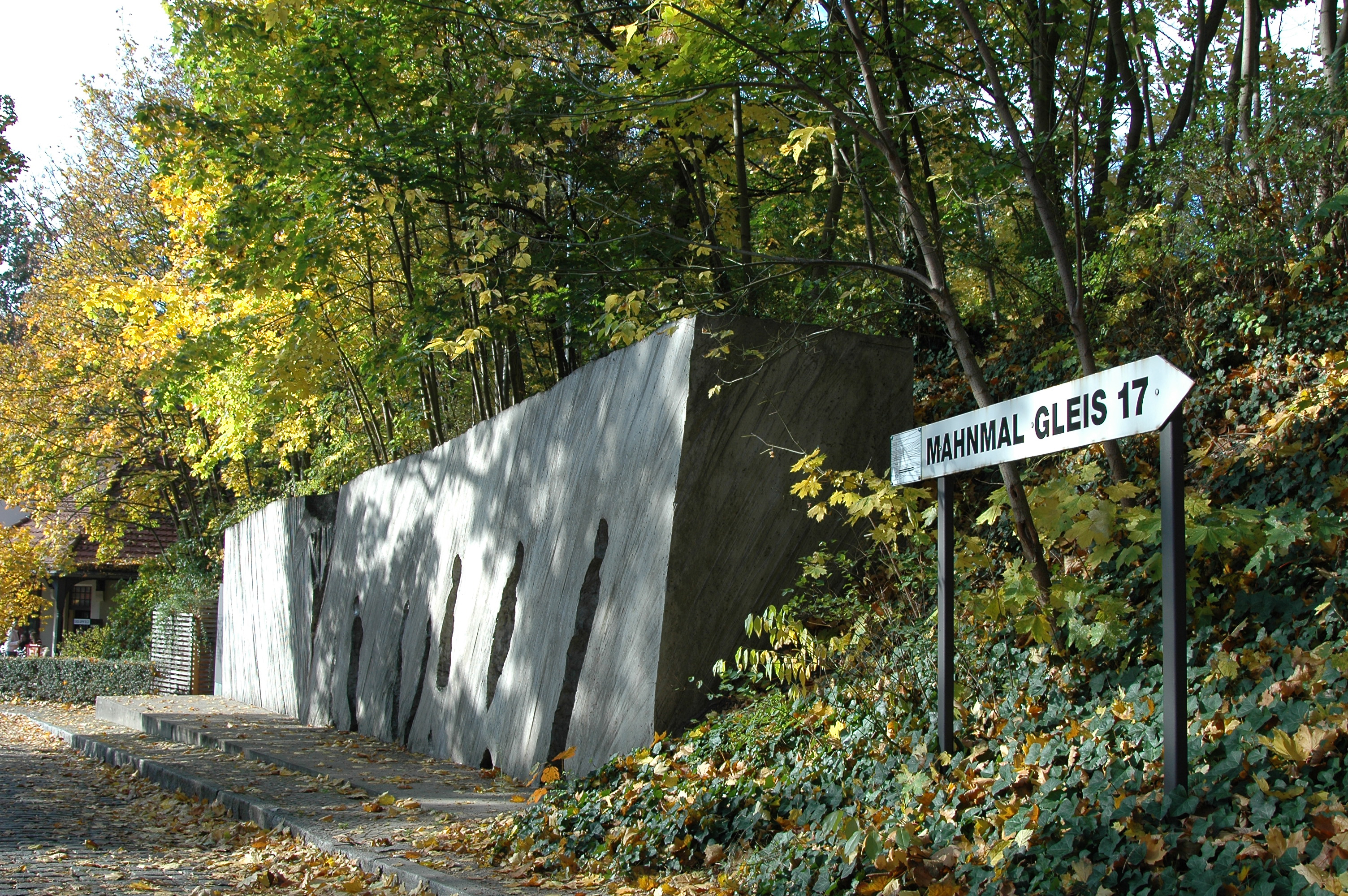 Mahnmal Gleis 17