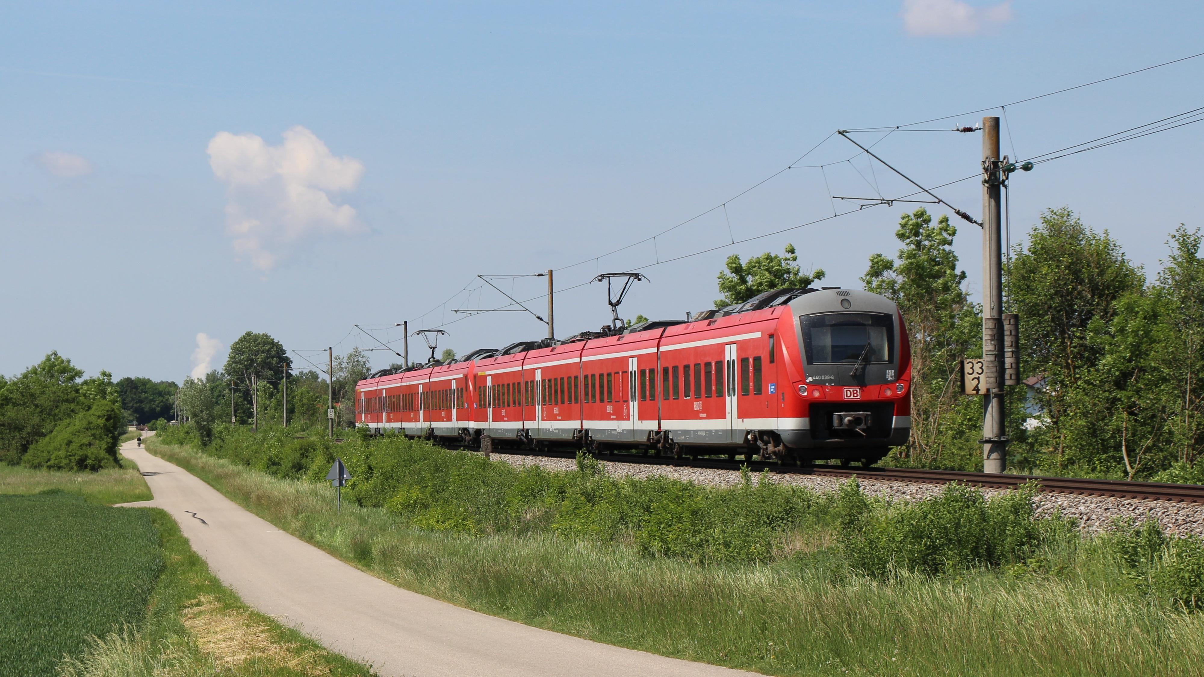  Auf drei Infomärkten finden Interessierte Informationen zur Modernisierung und Streckenausbau.