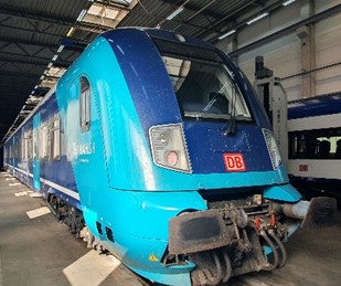 Ansicht Reisezug- und Personenwagen Married-Pair DB AG