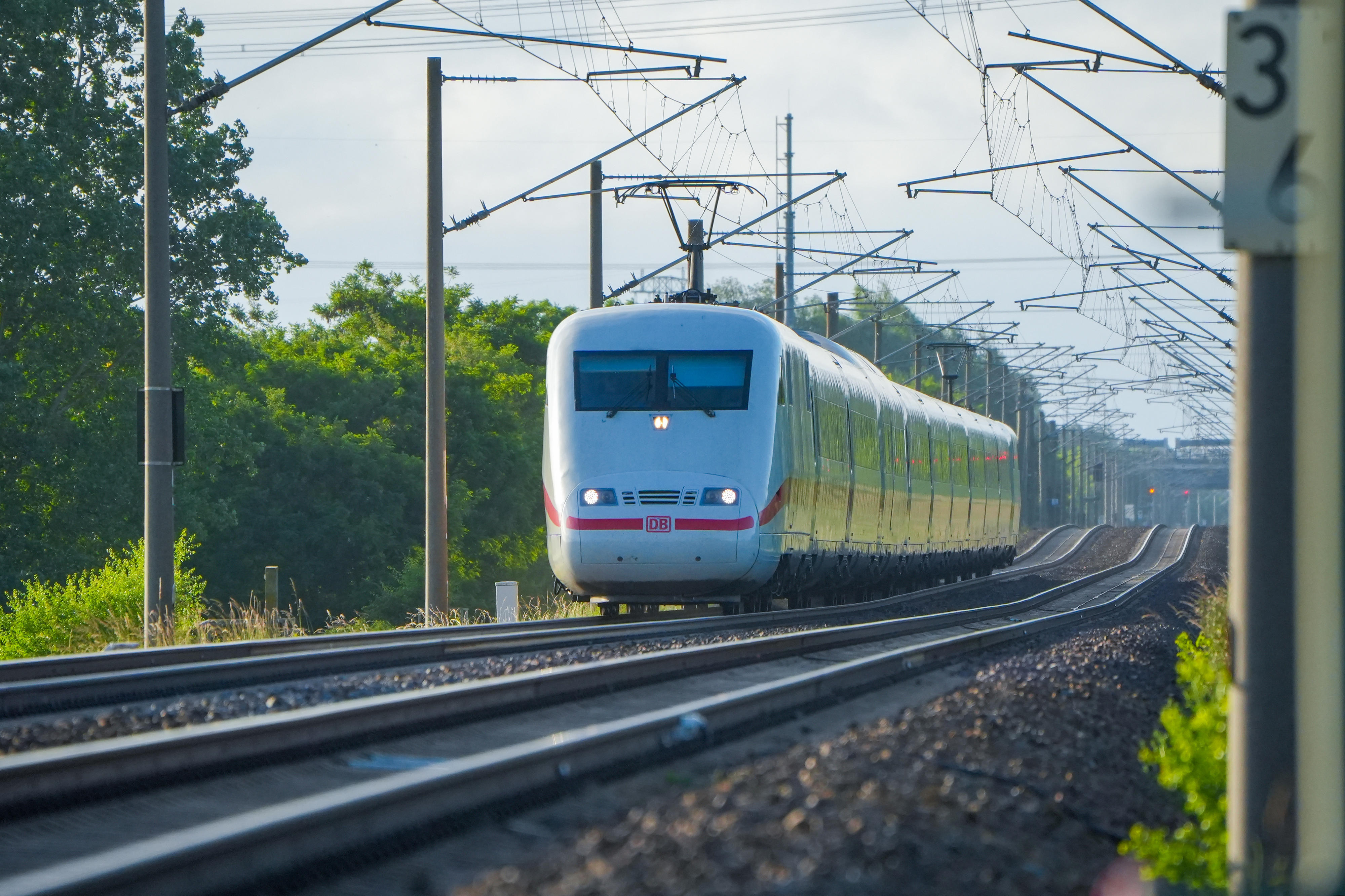 Bahnstrecke Hamburg – Berlin nach Korridorsanierung wieder in Betrieb