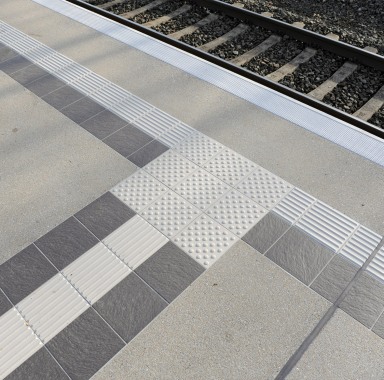 Quelle: DB Station&Service AG Blindenleitsystem Großschwabenhausen