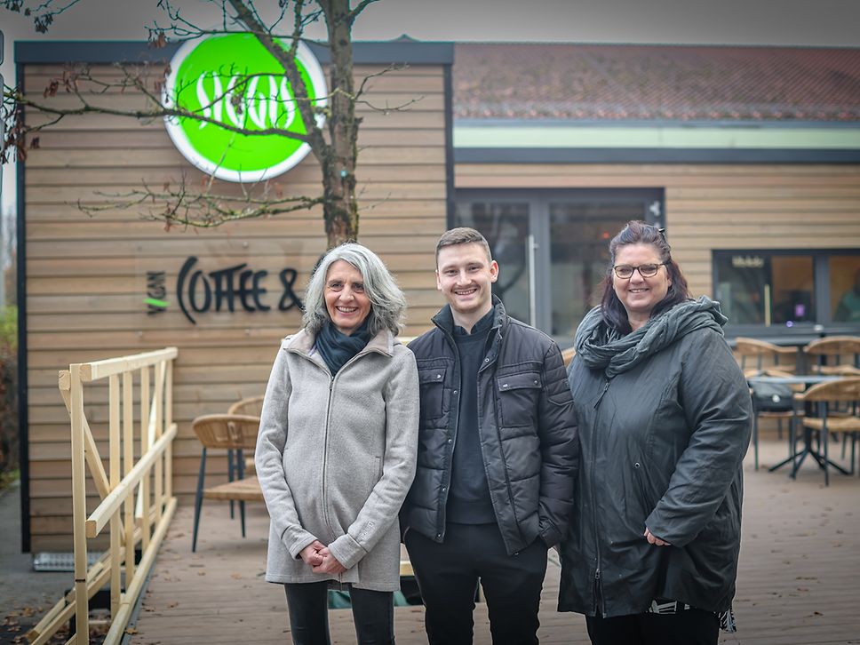 SIGGIS Café im neuen Holzpavillon der DB am Zukunftsbahnhof Freising. Foto: Gian Sibilia, Giansnutrition 