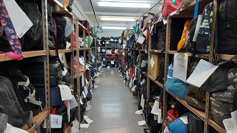 Täglich kommen ca. 300 vergessene Dinge im Wuppertaler Fundbüro an. Oft handelt es sich dabei um Taschen und Rucksäcke