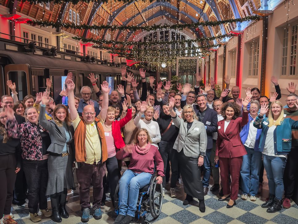 Gruppenbild mit den ehrenamtlichen Mitgliedern