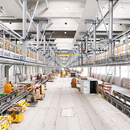 Innenaufnahme des laufenden Ausbaus des Neuen Werks Cottbus