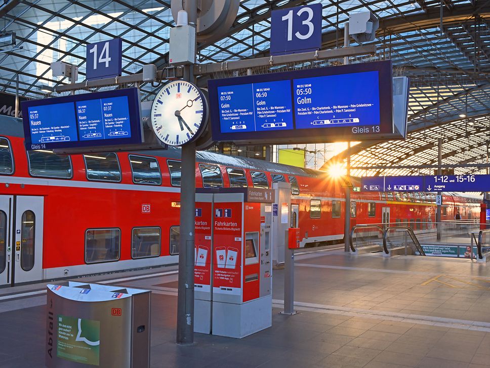 Der Berliner Hauptbahnhof ist mit den gleichen Monitoren ausgestattet 