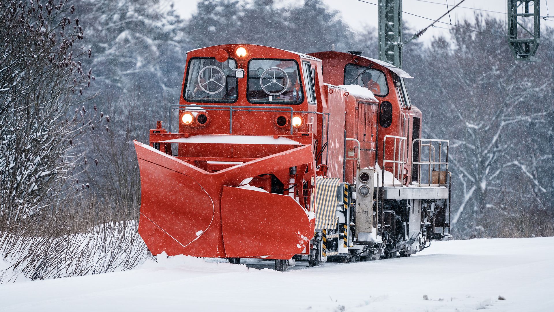 Schneepflug in der Nähe von Altenbeken im Februar 2021