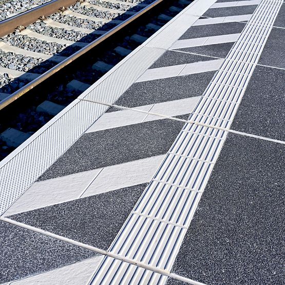 Symbolbild_Bahnsteig