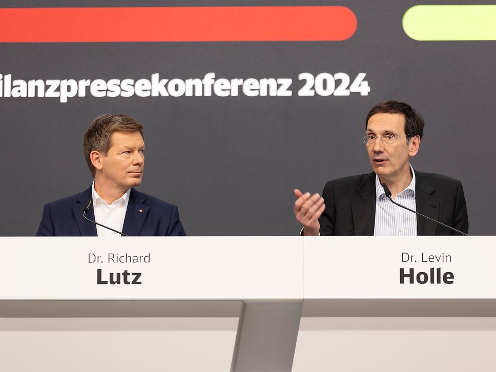 Dr. Richard Lutz, Vorstandsvorsitzender DB AG und Dr. Levin Holle, Vorstand Finanzen und Logistik