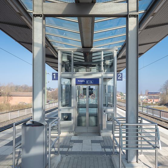 In Aachen Schanz hat die DB zwei neue Aufzüge in Betrieb genommen (Symbolbild)