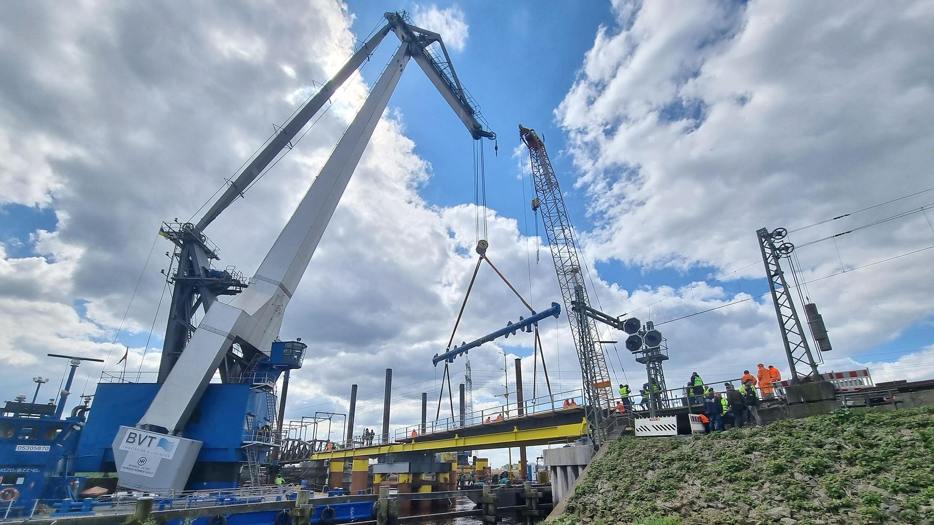 Einbau Hilfsbrücke