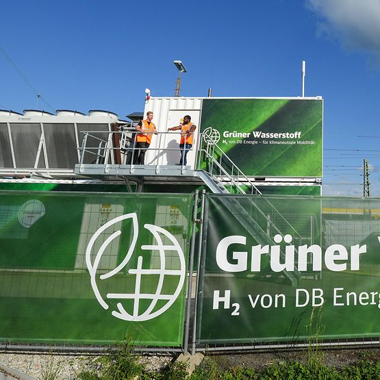 Deutsche Bahn testet neue Technologien für grüne Bahnstromversorgung (Foto: DB AG/Volker Emersleben)