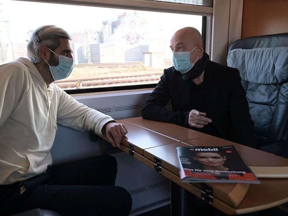 Michel Abdollahi und Christian Berkel im ICE