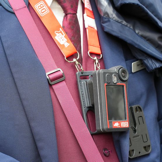 Bodycam im Einsatz bei den Kundenbetreuer:innen im Nahverkehr 