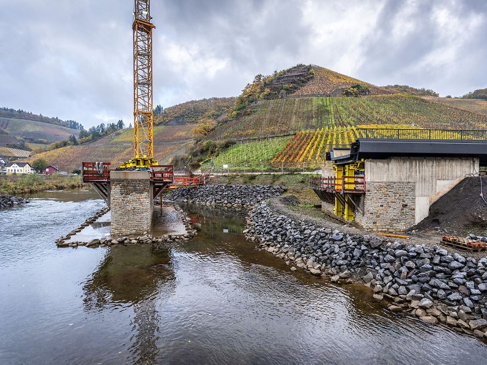 Brücke im Bau an der Ahr