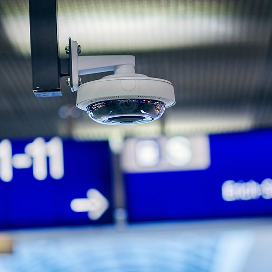 Videokamera am Bahnhof