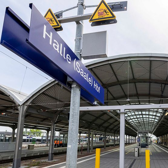 Bahnsteig am Hauptbahnhof Halle (Saale)