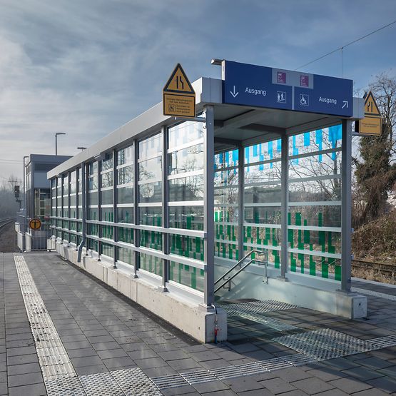Der neue Treppenaufgang zum Bahnsteig am Bahnhof Rheydt-Odenkirchen