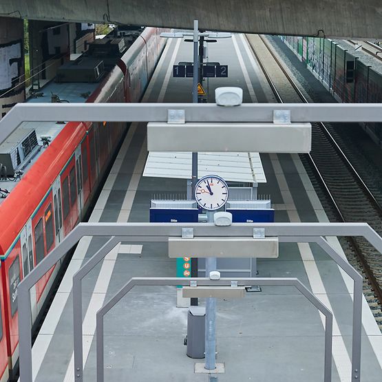 S-Bahn am Haltepunkt Ginnheim