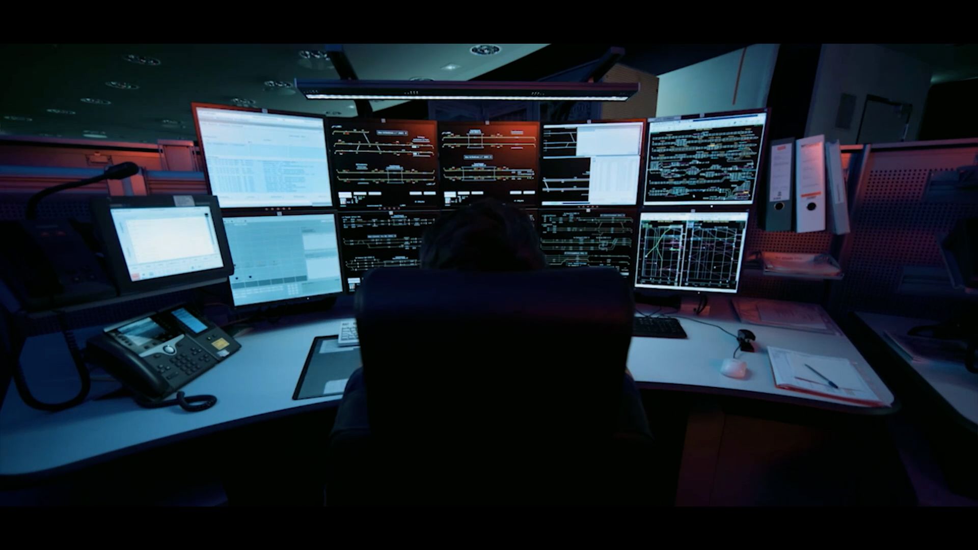 Blick auf Monitore im ESTW