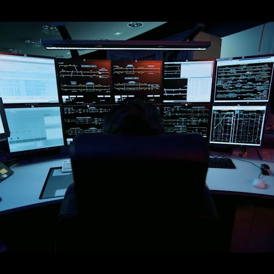 Blick auf Monitore im ESTW