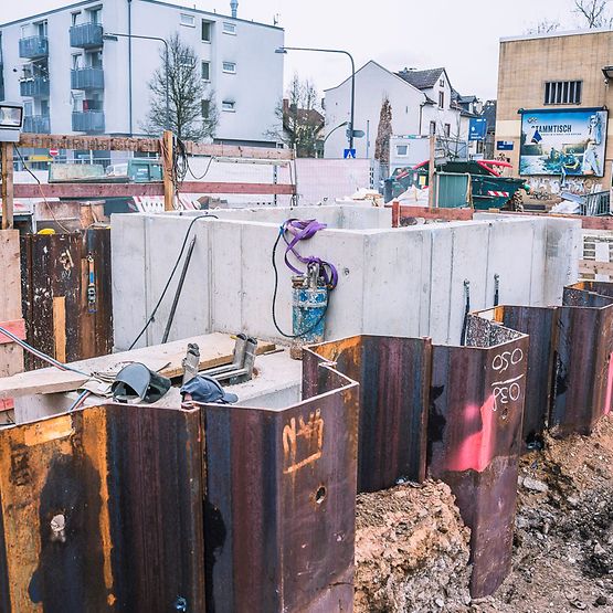 Baustelle am Bahnhof Frankfurt-Griesheim im Rahmen der Modernisierung der Personenunterführung