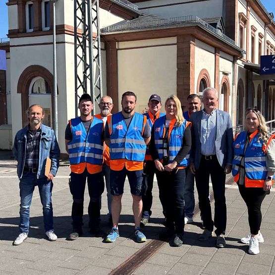 Das Frühjahrsputz-Team am Bahnhof in Wächtersbach