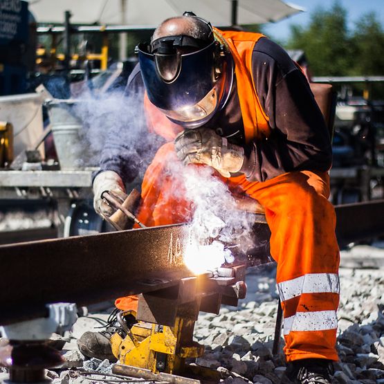 Schweißarbeiten an Bahnschienen