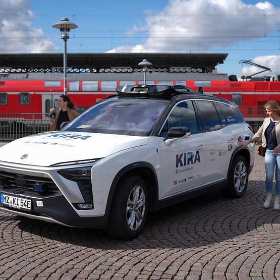 Im Projekt KIRA werden autonome Level 4-Fahrzeuge für den Einsatz im ÖPNV getestet.