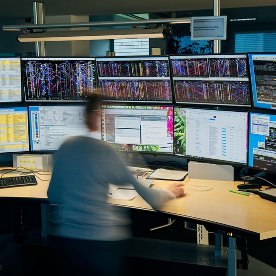 DB-Personal der Netzleitzentrale (NLZ) in Frankfurt am Main