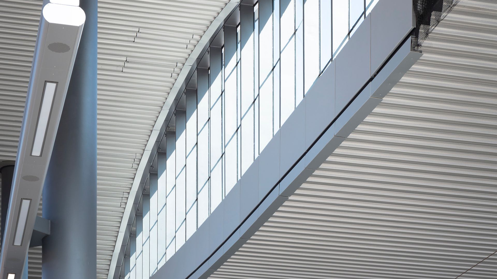 Das neue wellenförmige im Duisburger Hauptbahnhof