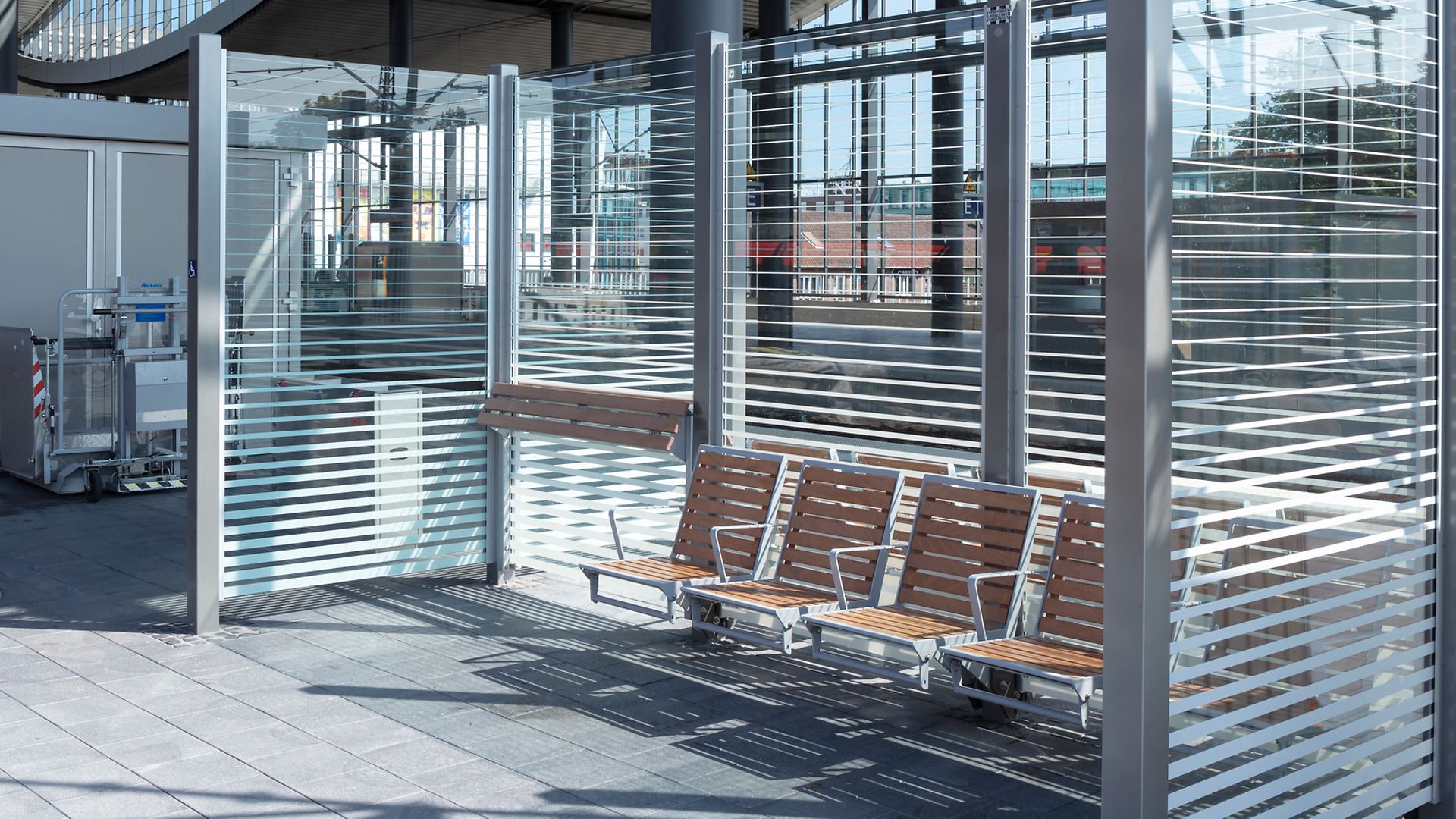 Neuer Wartebereich im Duisburger Hauptbahnhof