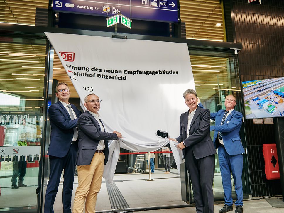 Eröffnung neues Empfangsgebäude Bahnhof Bitterfeld