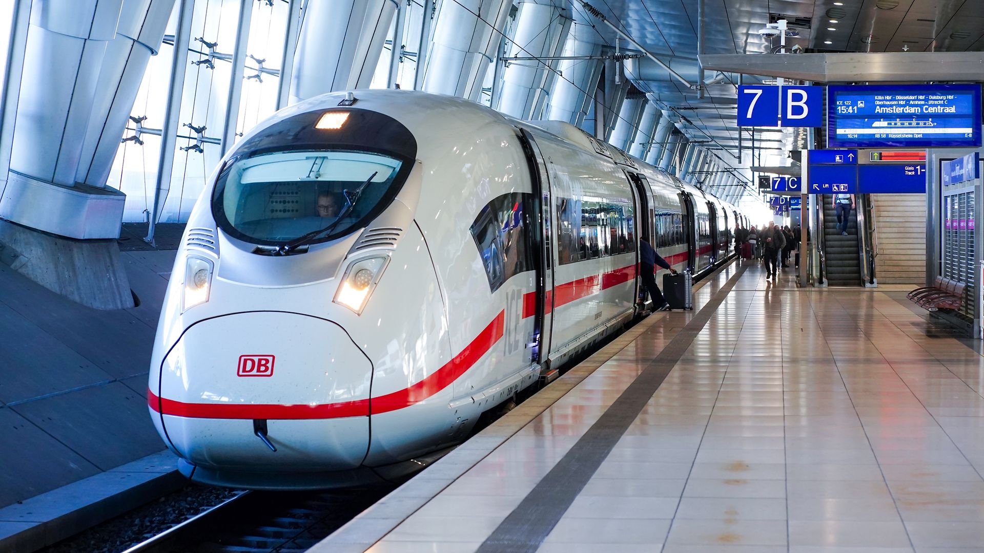 ICE 3neo in Frankfurt am Main Flughafen