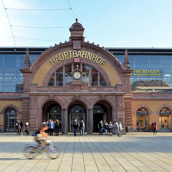 Vorderansicht Empfangsgebäude Erfurt Hauptbahnhof