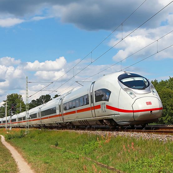 ICE 3neo Baureihe 408 des DB Fernverkehr bei Vach