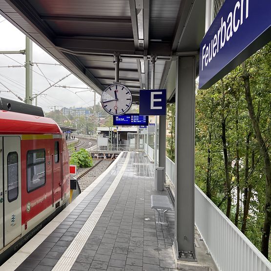 Symbolische Inbetriebnahme neuer Bahnsteig am Bahnhof Stuttgart-Feuerbach (DB AG / Reinhold Willing)