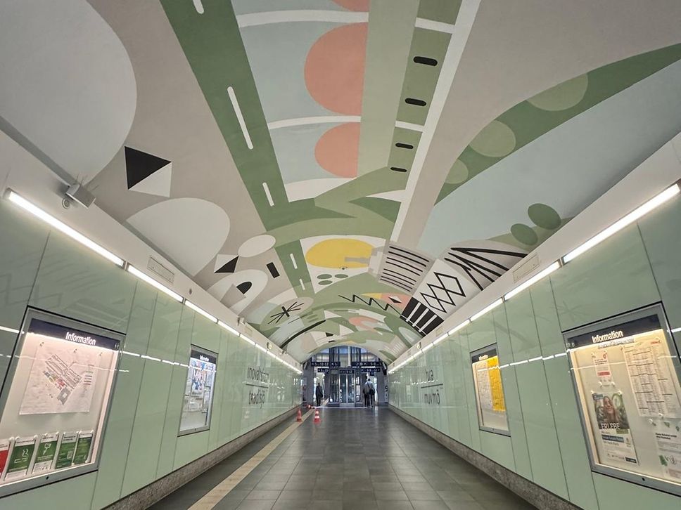 Neue Deckengestaltung in der Personenunterführung am Saarbrücker Hauptbahnhof