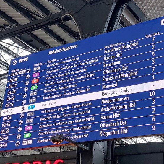 Neuer 200 Zoll ZIM Monitor am Hauptbahnhof Wiesbaden