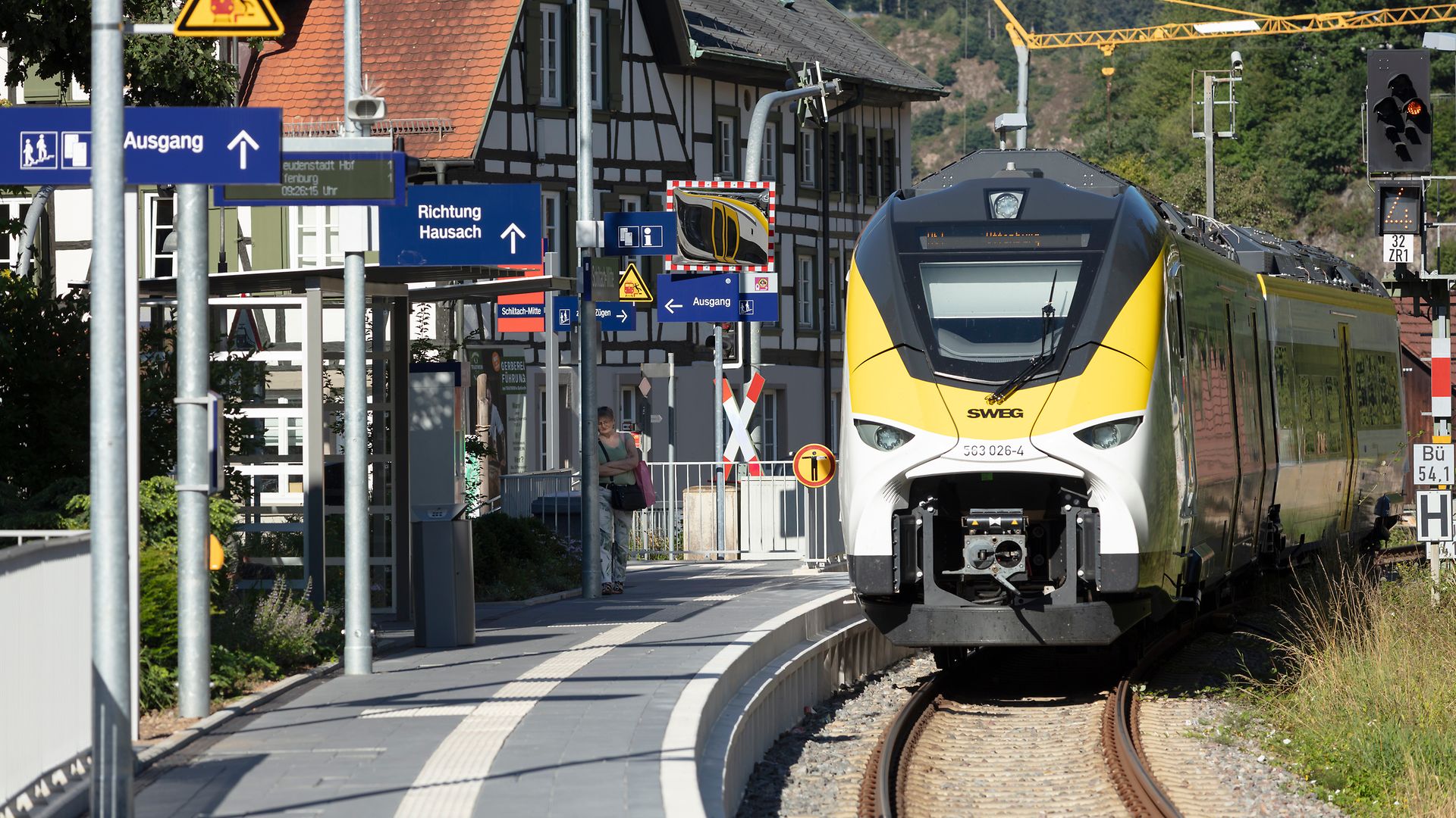 Schiltach Mitte - Ausstattung des neuen Bahnsteigs