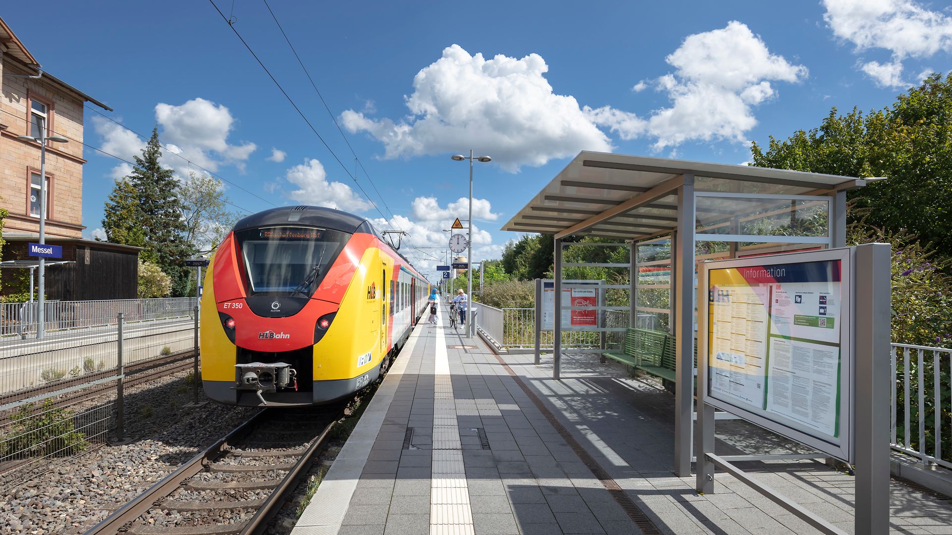 Messel - Neues Wetterschutzhäuschen auf dem Bahnsteig