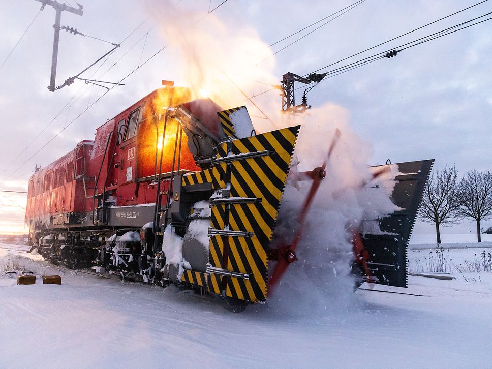 Einsatz einer Schneefräse in der Nähe von Braunschweig