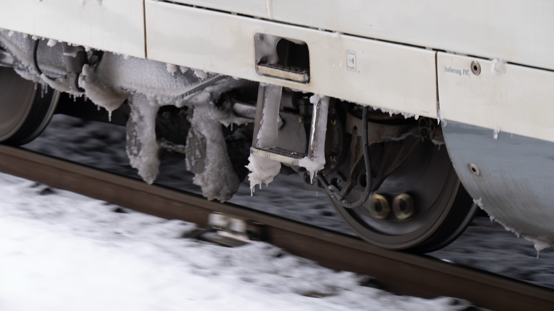 Eisbildungen am Fernzug