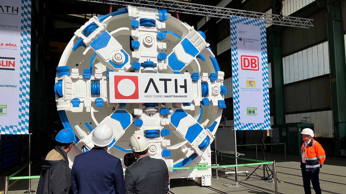 Werksabnahme der ersten Tunnelbohrmaschine der 2. Stammstrecke heute im Herrenknecht-Werk