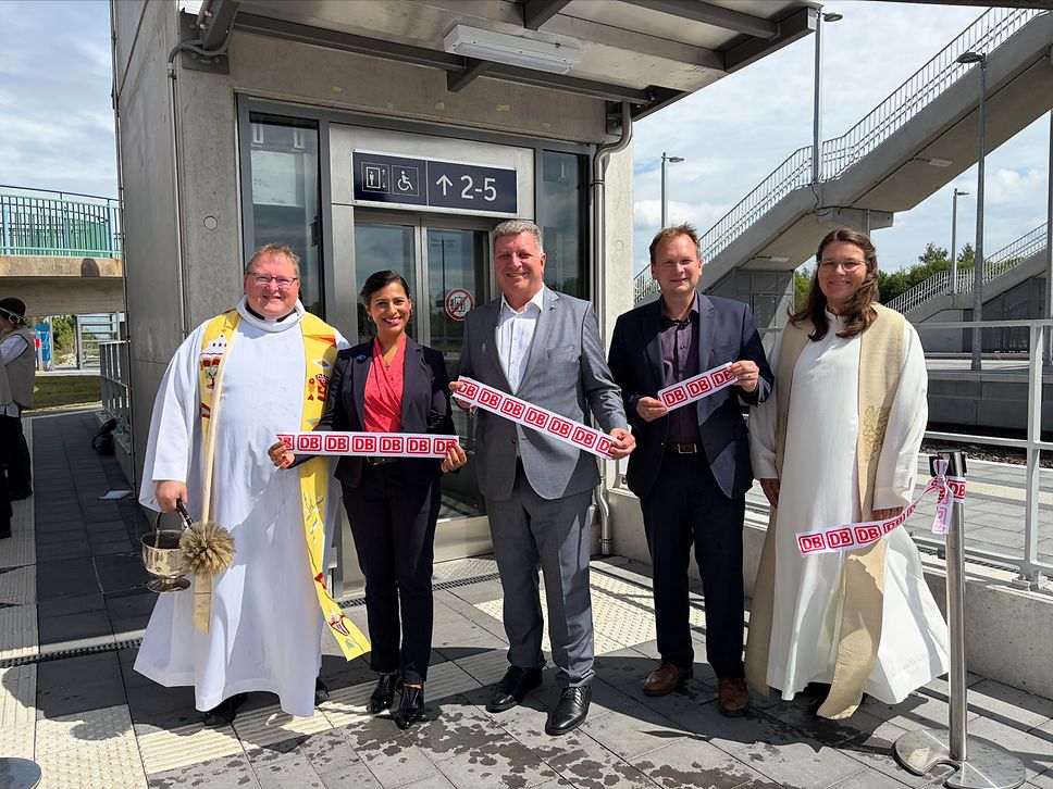 Kirchlicher Segen und Eröffnung des barrierefrei umgebauten Bahnhofs Kirchenlaibach