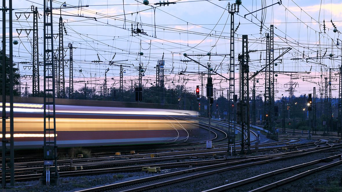 Blaue Stunde im Bahnhof München-Pasing