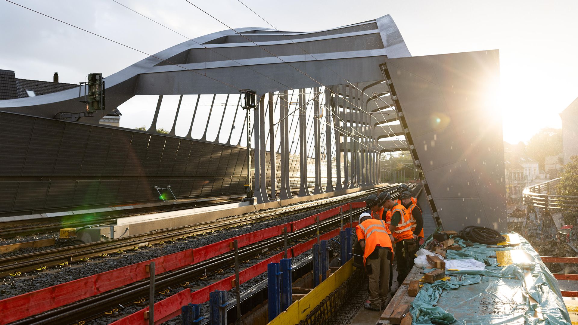 Erste Züge rollen über die neue Sternbrücke