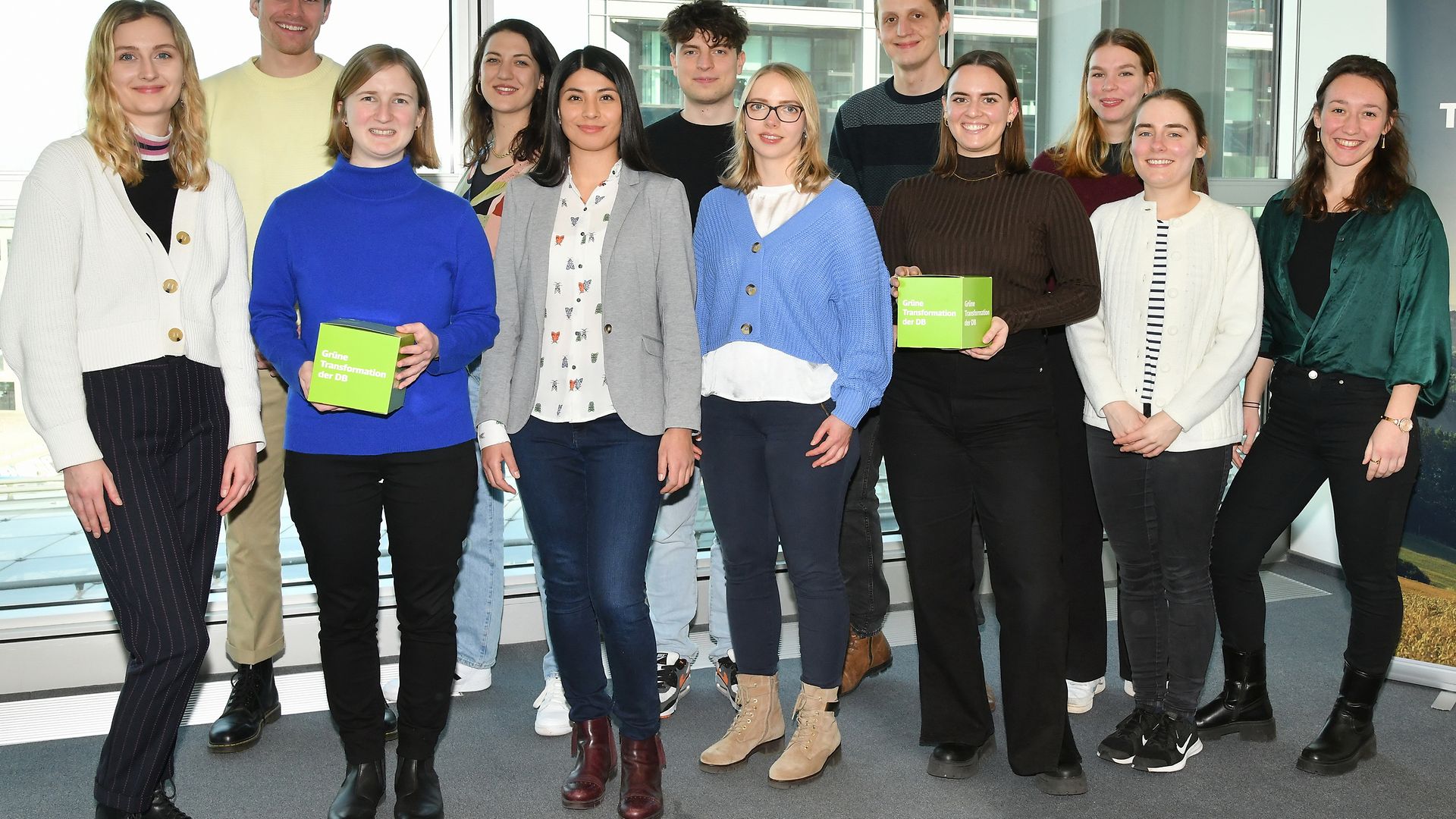 Zwölf Trainees aus sechs Geschäftsfeldern starten im ersten Jahrgang des neuen Traineeprogramm Nachhaltigkeit.