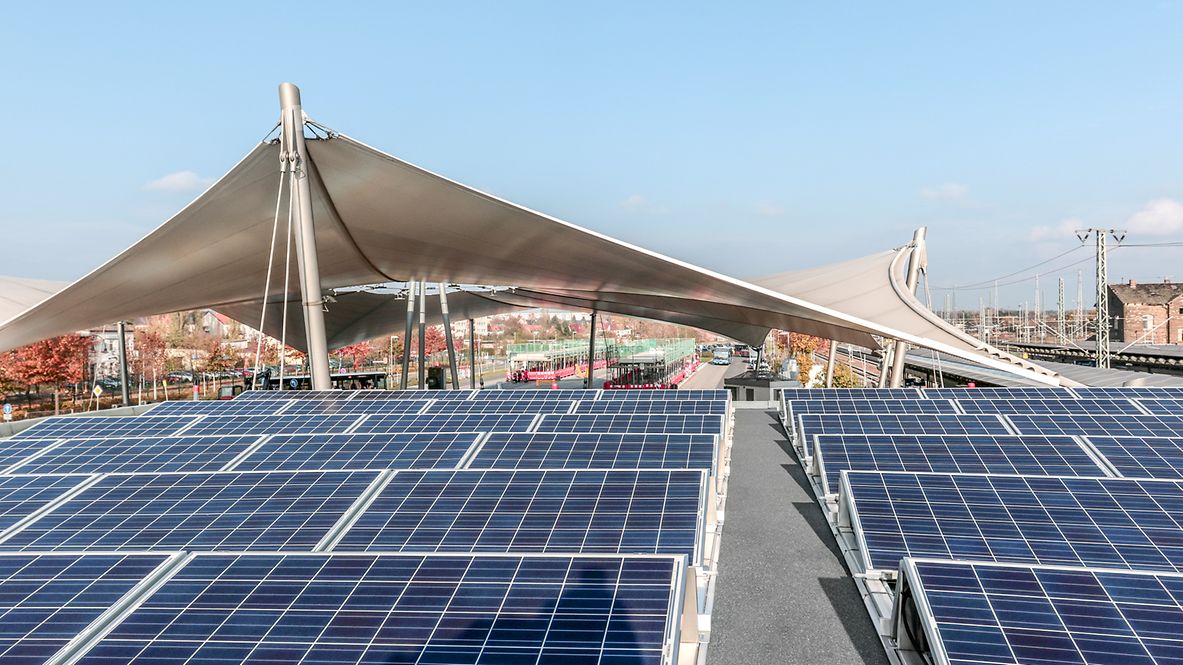 Several rows of solar panels on the roof of Lutherstadt Wittenberg station