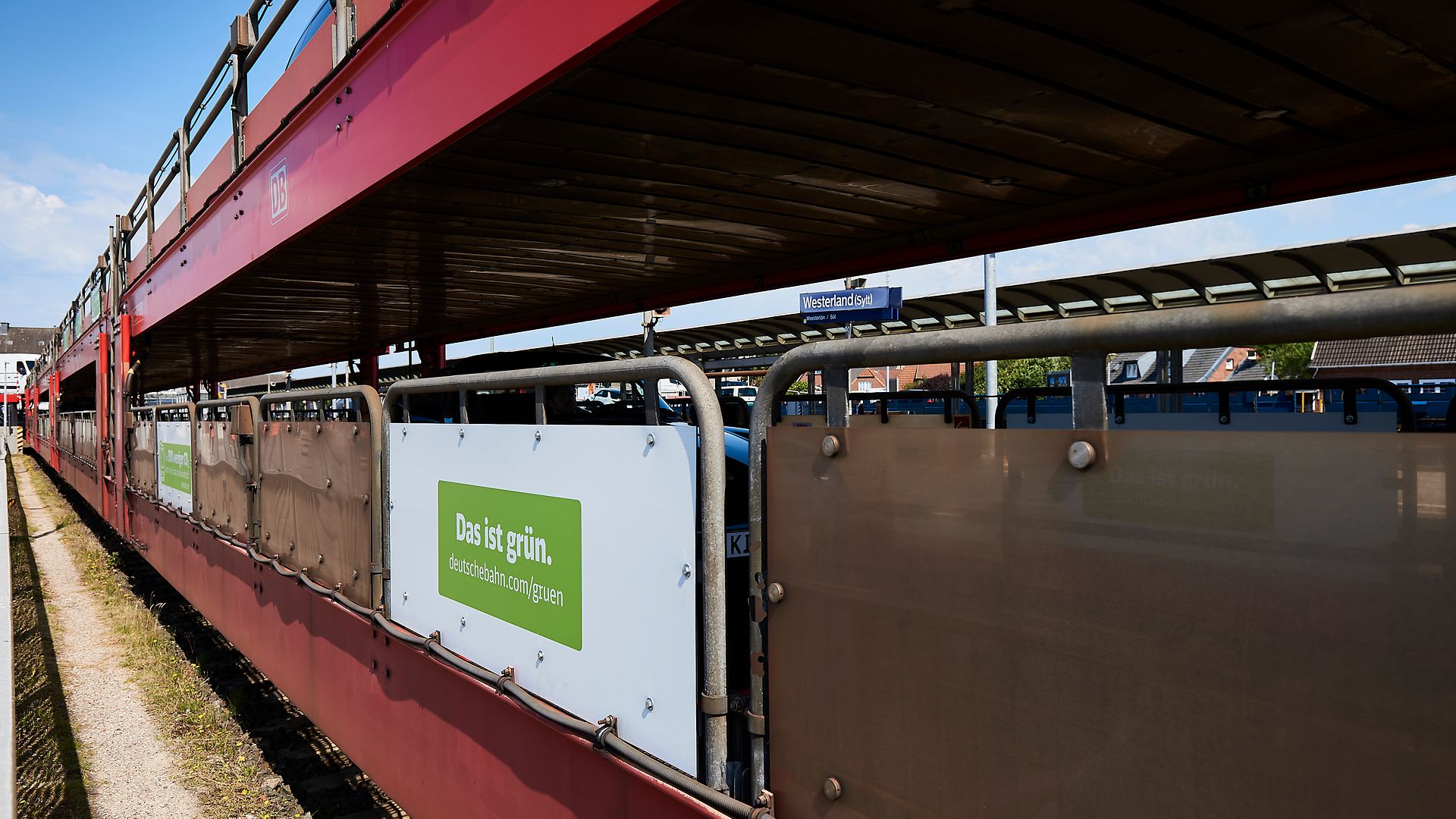 Freight car with Deutsche Bahn environmental label